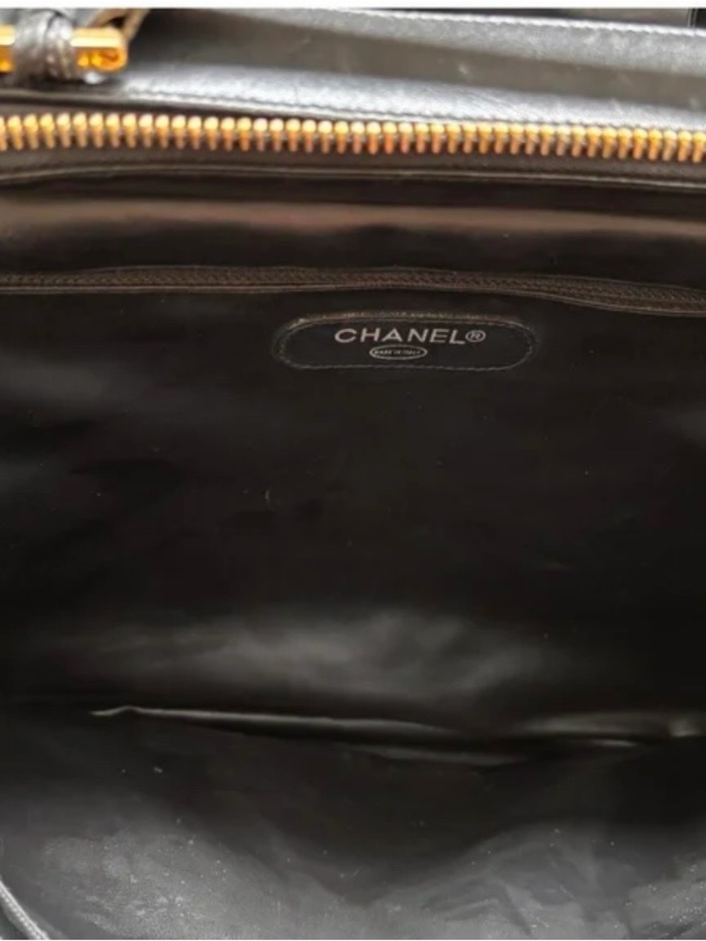 CHANEL Black Quilted Leather Shoulder Bag with Zipper - Picture 6 of 15